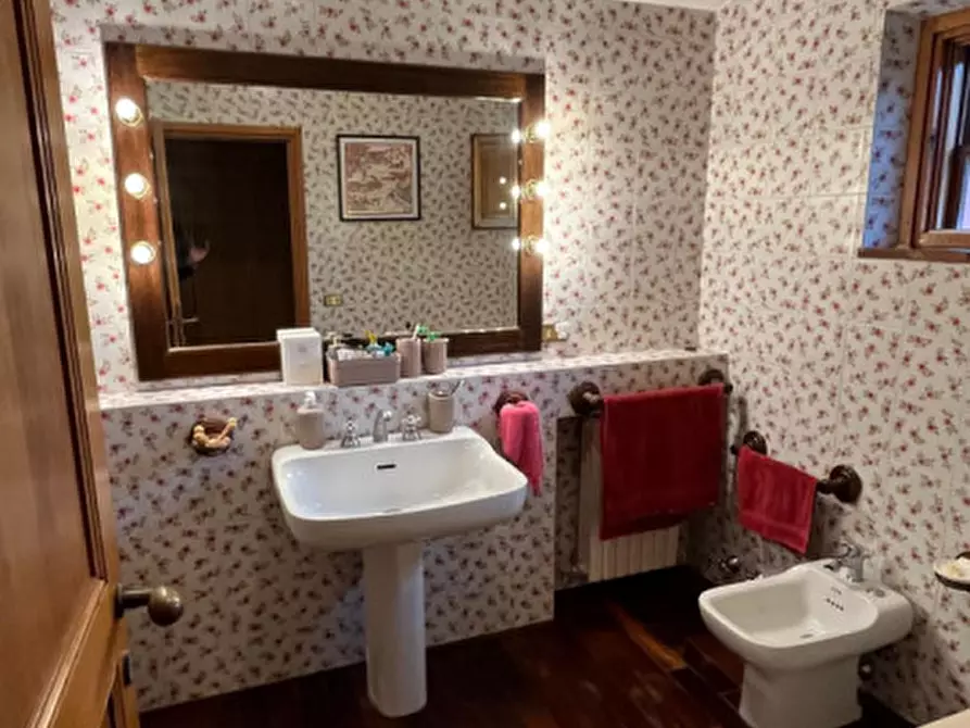 Immagine 39 di Villa in vendita  in via Montegallo a Osimo