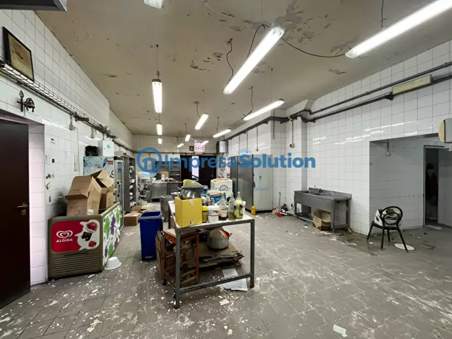Immagine 5 di Laboratorio in affitto  in Vico Scalciccia a Napoli