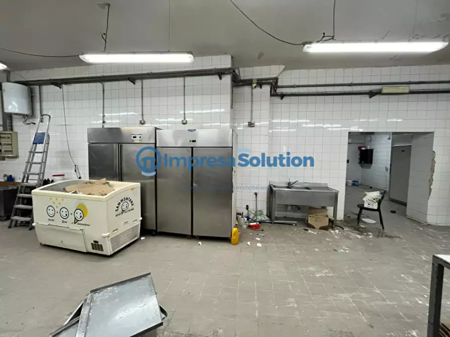 Immagine 6 di Laboratorio in affitto  in Vico Scalciccia a Napoli