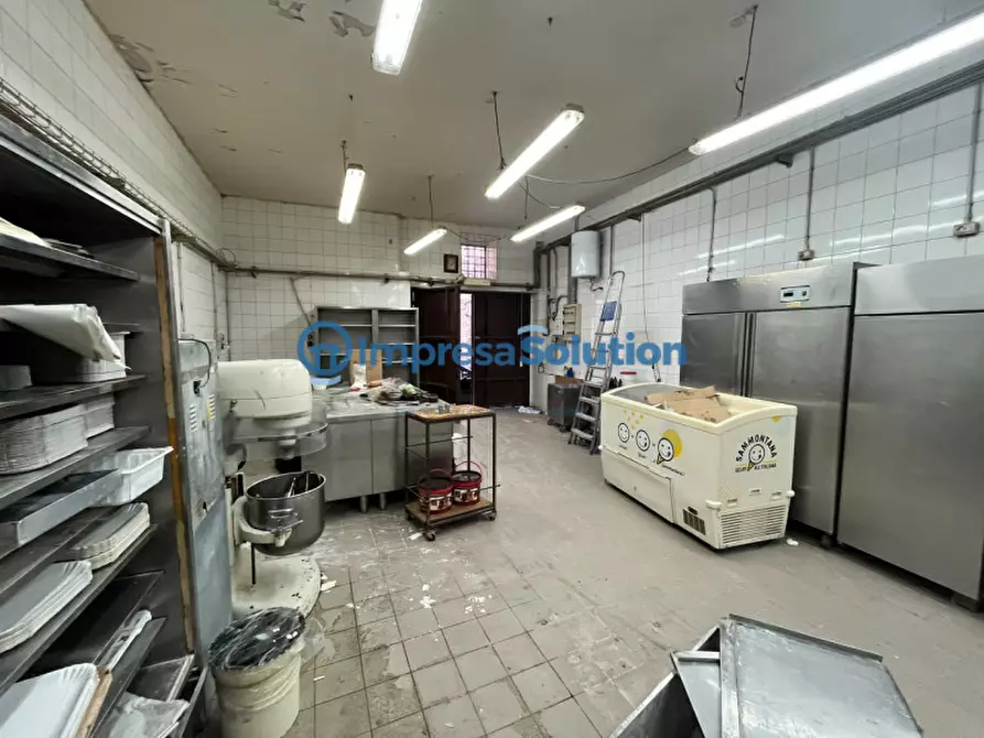 Immagine 7 di Laboratorio in affitto  in Vico Scalciccia a Napoli