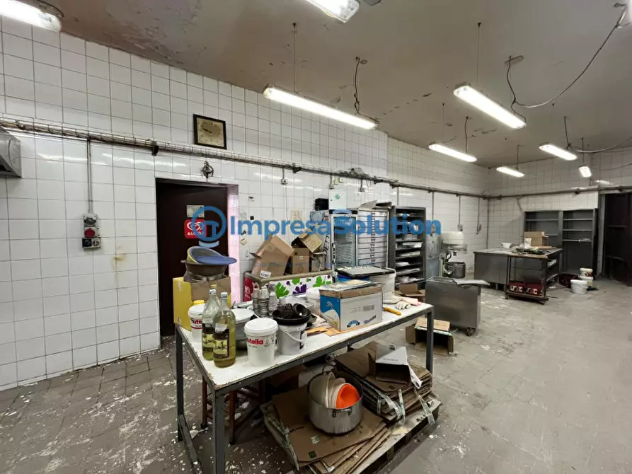 Immagine 8 di Laboratorio in affitto  in Vico Scalciccia a Napoli