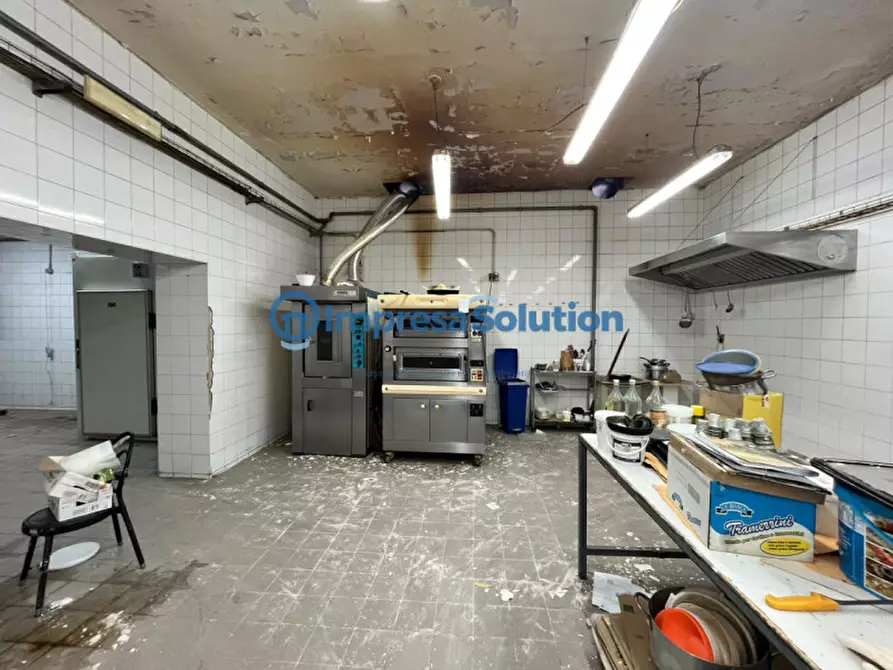 Immagine 12 di Laboratorio in affitto  in Vico Scalciccia a Napoli