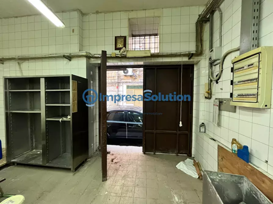 Immagine 16 di Laboratorio in affitto  in Vico Scalciccia a Napoli