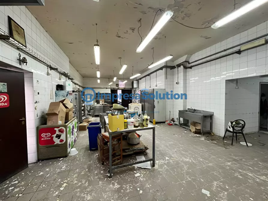 Immagine 17 di Laboratorio in affitto  in Vico Scalciccia a Napoli