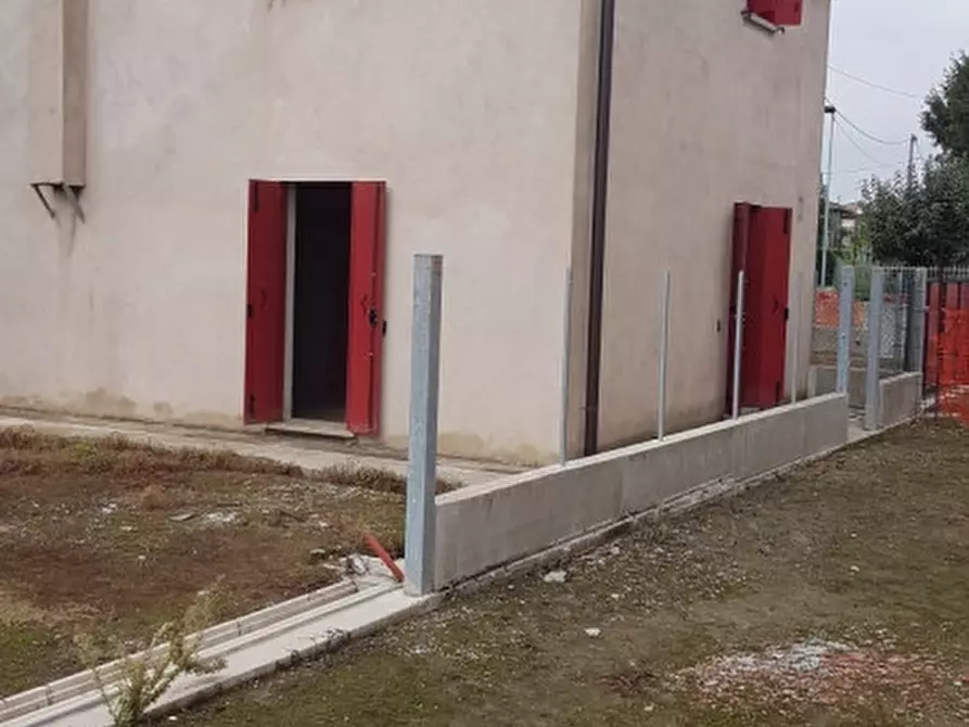 Immagine 3 di Casa bifamiliare in vendita  in deserto a Este