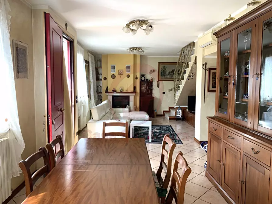 Immagine 1 di Casa bifamiliare in vendita  in Via Isola di Torre a Padova