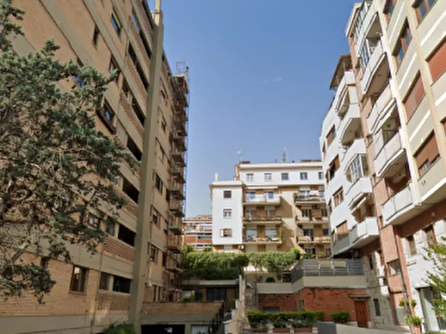 Immagine 1 di Appartamento in vendita  in VIA SABINIANO a Roma