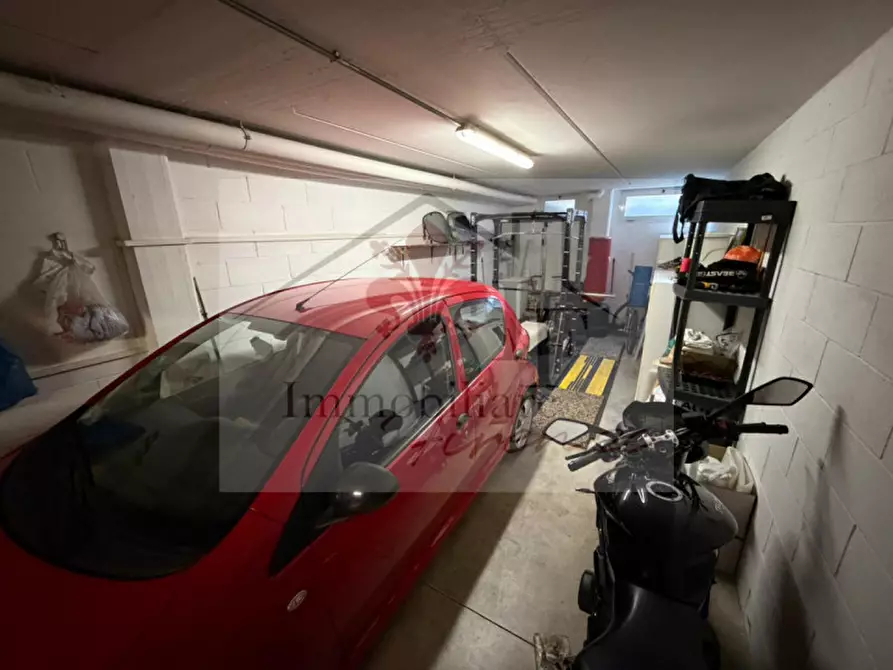 Immagine 2 di Garage in vendita  in Via Arturo Toscanini a Firenze