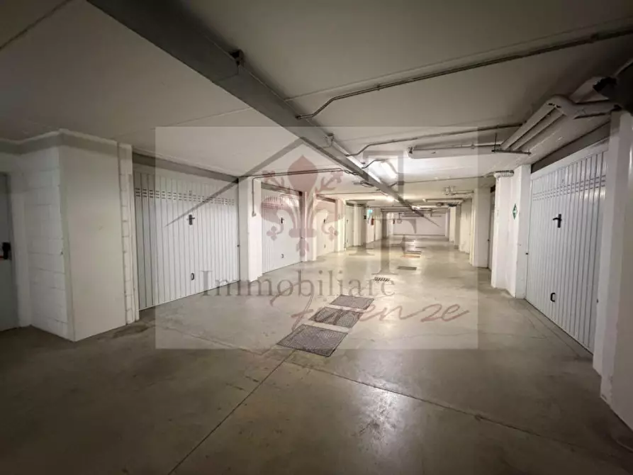 Immagine 3 di Garage in vendita  in Via Arturo Toscanini a Firenze