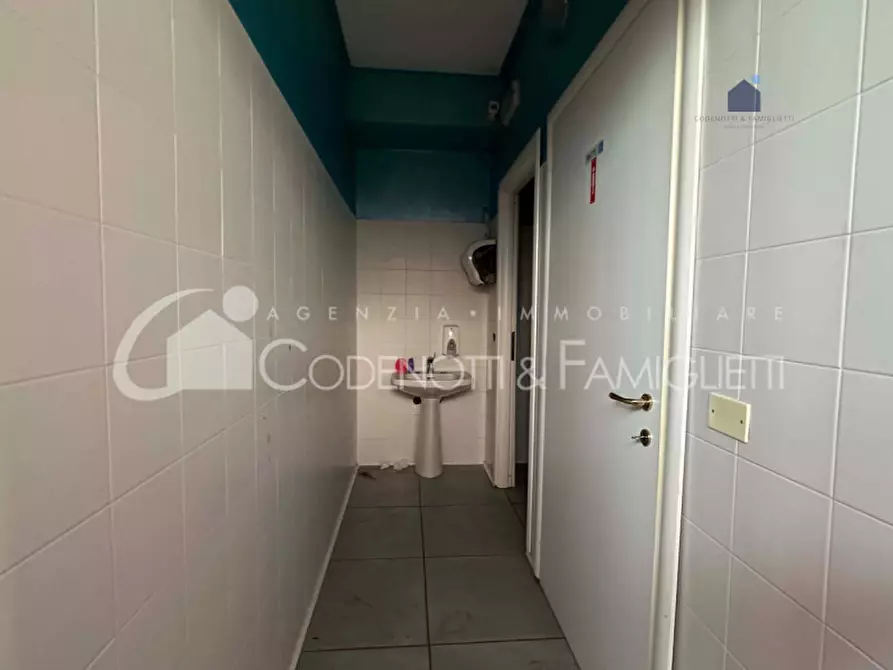 Immagine 10 di Negozio in vendita  in via pontenove a Bedizzole