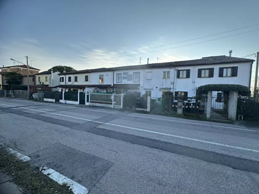 Immagine 1 di Villetta a schiera in vendita  a Padova