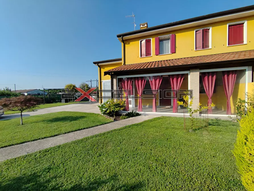 Immagine 1 di Casa bifamiliare in vendita  in Via Matteotti 20 bis a Cavarzere
