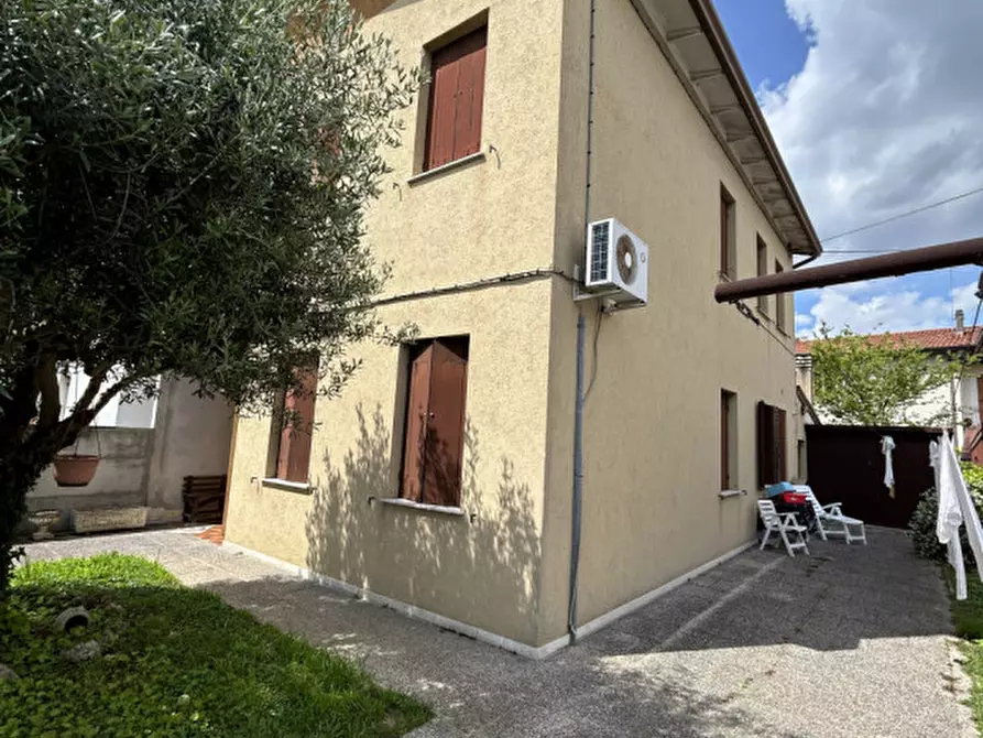 Immagine 1 di Casa bifamiliare in vendita  in VIA ROMA a Spinea