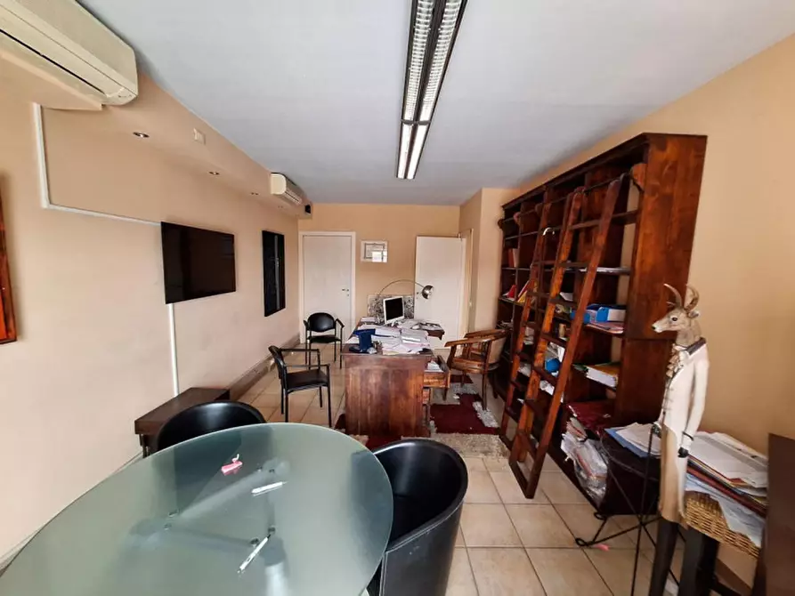 Immagine 7 di Ufficio in vendita  in Piazza Nilde Lotti, N. 13/19 a Pontedera