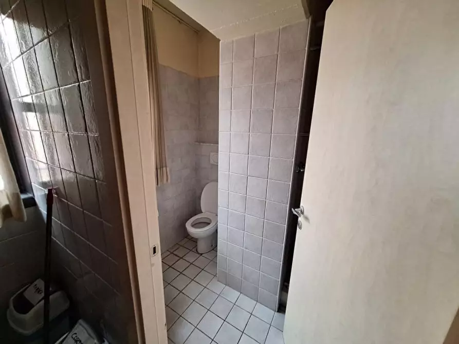 Immagine 11 di Ufficio in vendita  in Piazza Nilde Lotti, N. 13/19 a Pontedera