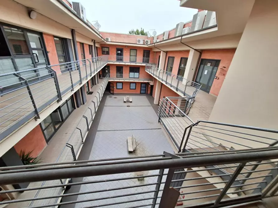 Immagine 14 di Ufficio in vendita  in Piazza Nilde Lotti, N. 13/19 a Pontedera