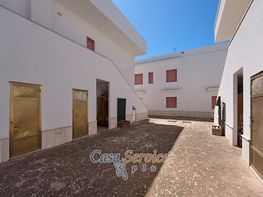 Immagine 3 di Hotel in vendita  in Via Amalfi a Taviano