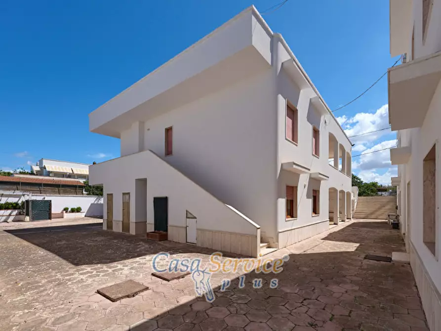 Immagine 4 di Hotel in vendita  in Via Amalfi a Taviano