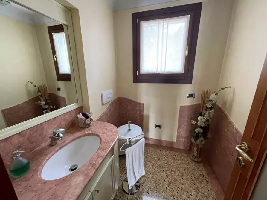 Immagine 27 di Villa in vendita  in via Pasubio a Castegnero