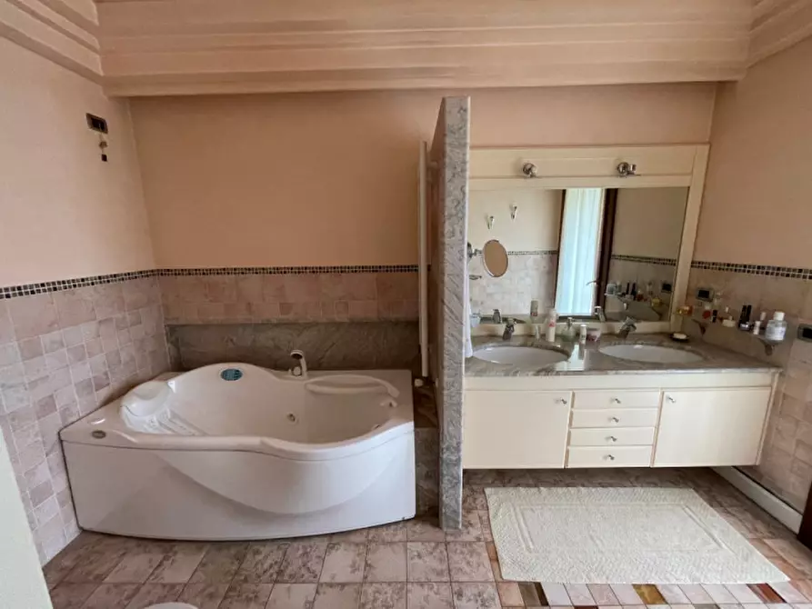 Immagine 30 di Villa in vendita  in via Pasubio a Castegnero