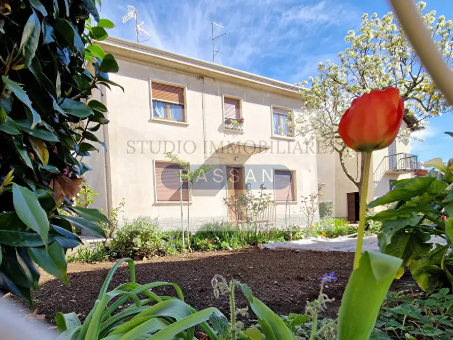 Immagine 1 di Casa bifamiliare in vendita  in Via Dante Alighieri 16 a Carnago