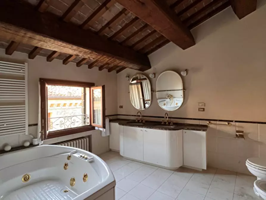 Immagine 2 di Palazzo in vendita  in PIAZZA ERBE a Padova