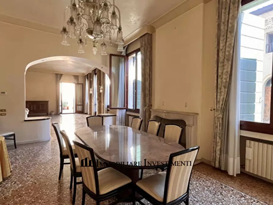 Immagine 3 di Palazzo in vendita  in PIAZZA ERBE a Padova