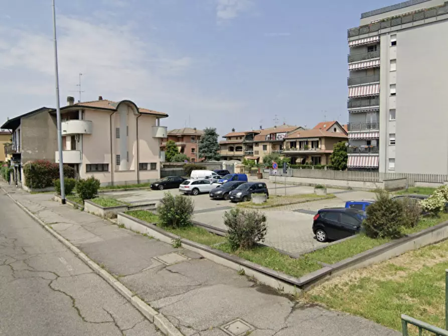 Immagine 1 di Garage in vendita  in vicolo Fiori a Nova Milanese