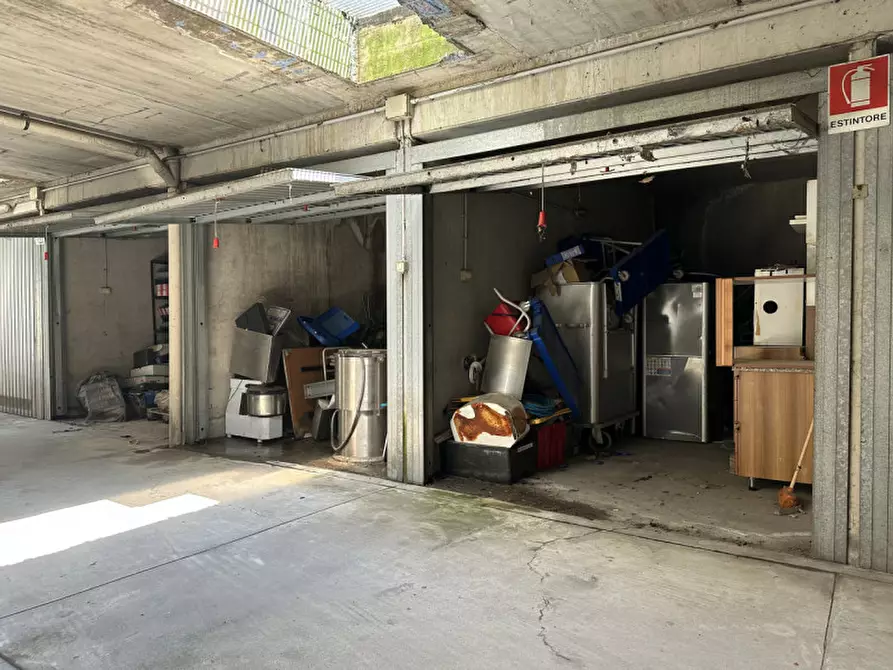 Immagine 3 di Garage in vendita  in vicolo Fiori a Nova Milanese