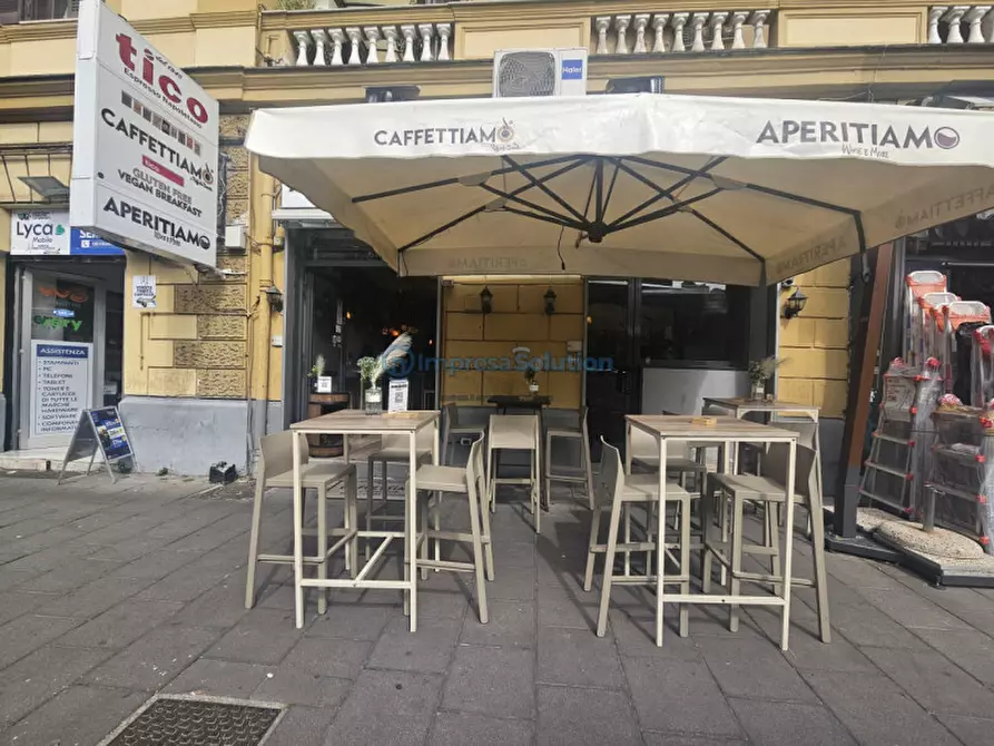 Immagine 1 di Attività commerciale in affitto  in Via Giulio Cesare a Napoli