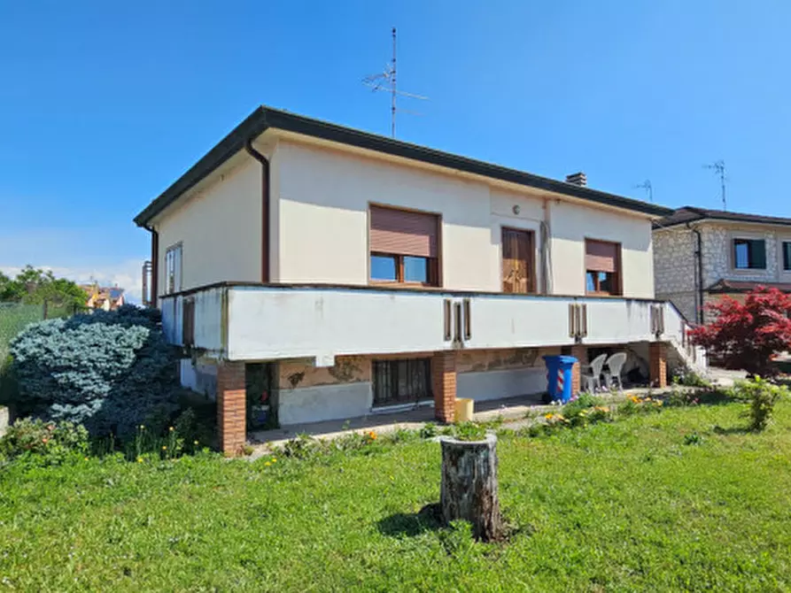 Immagine 1 di Villa in vendita  a Veronella