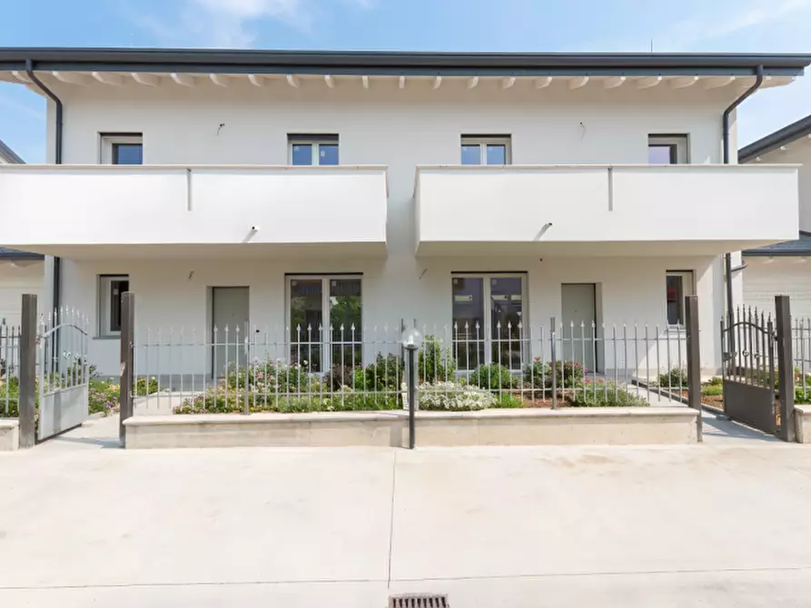 Immagine 2 di Villa in vendita  in Via Belvedere a Arcore