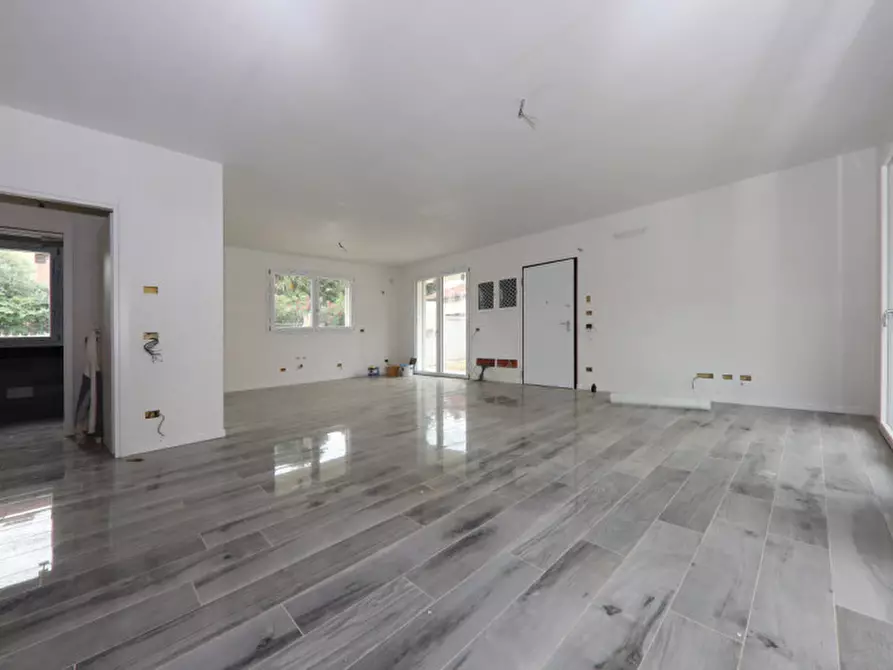 Immagine 3 di Villa in vendita  in Via Belvedere a Arcore