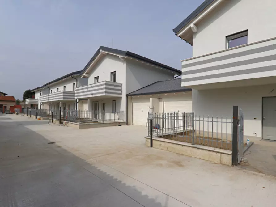 Immagine 5 di Villa in vendita  in Via Belvedere a Arcore