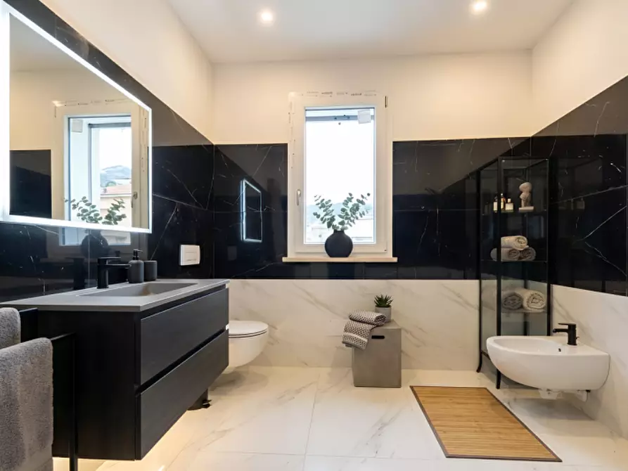 Immagine 8 di Villa in vendita  in Via Belvedere a Arcore