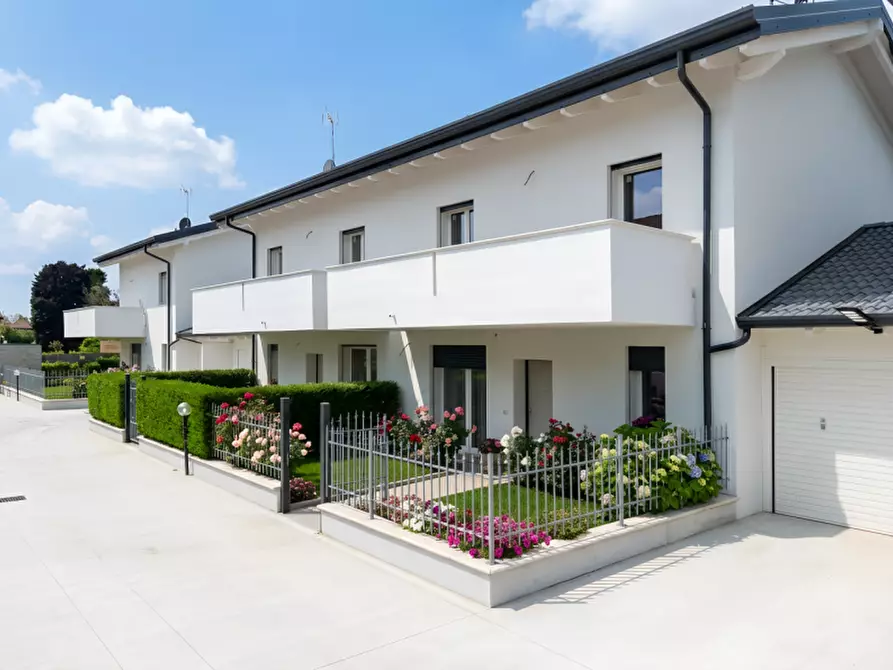 Immagine 8 di Villa in vendita  in Via Belvedere a Arcore