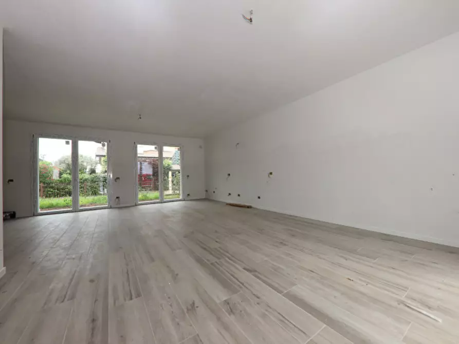 Immagine 7 di Villa in vendita  in Via Belvedere a Arcore