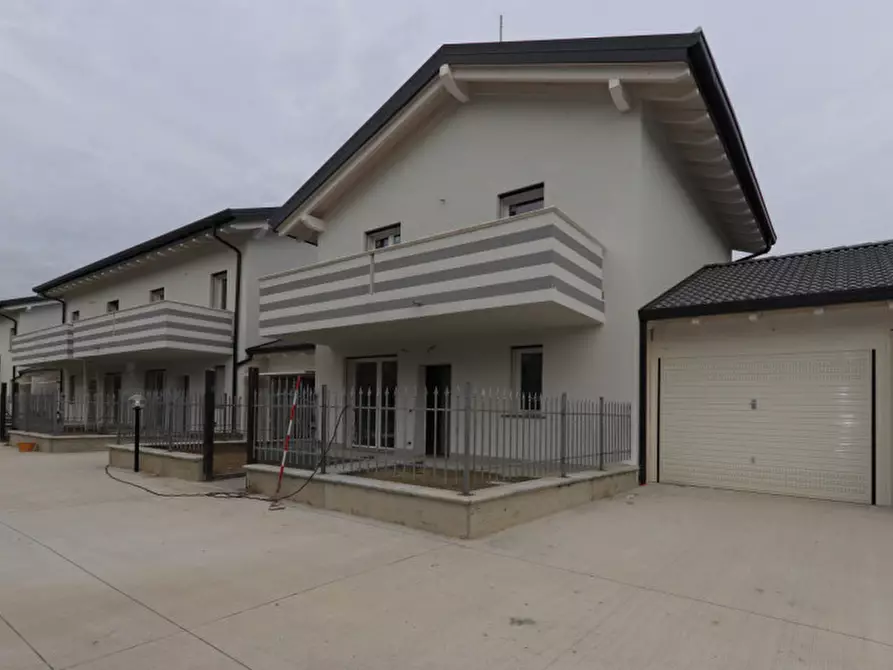 Immagine 14 di Villa in vendita  in Via Belvedere a Arcore