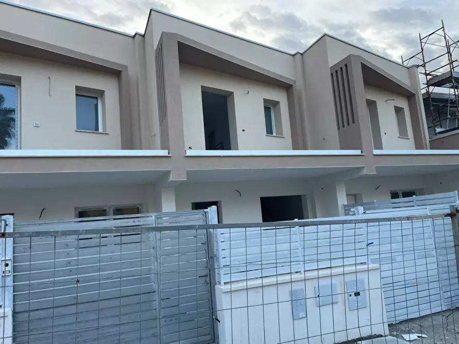 Immagine 2 di Casa trifamiliare in vendita  in Via Escrivà a Terrasini