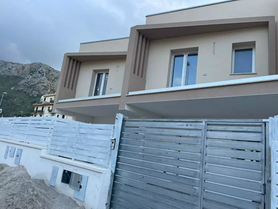 Immagine 4 di Casa trifamiliare in vendita  in Via Escrivà a Terrasini