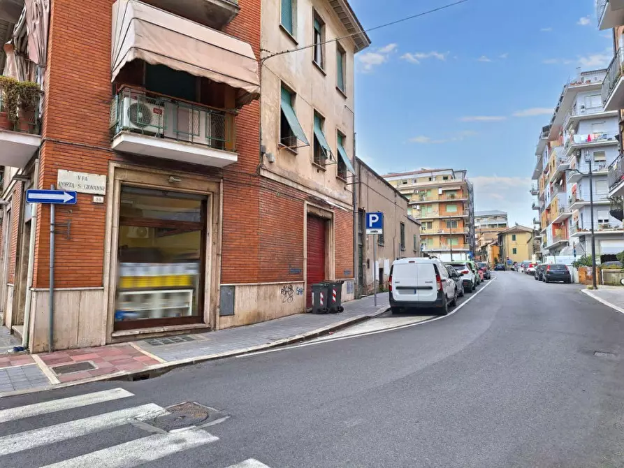 Immagine 5 di Negozio in vendita  in Viale Luigi Campofregoso, N. 250 a Terni