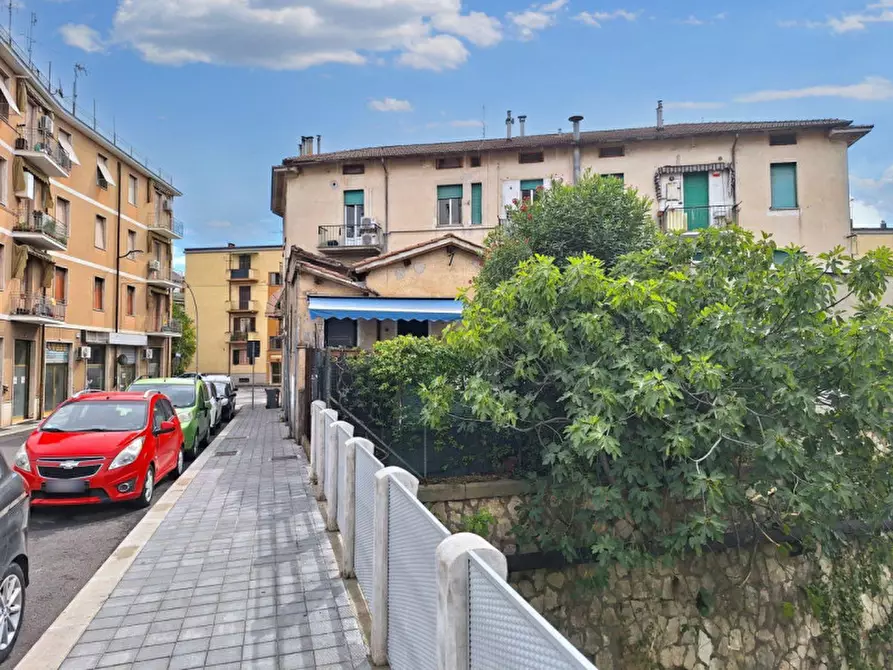 Immagine 8 di Negozio in vendita  in Viale Luigi Campofregoso, N. 250 a Terni