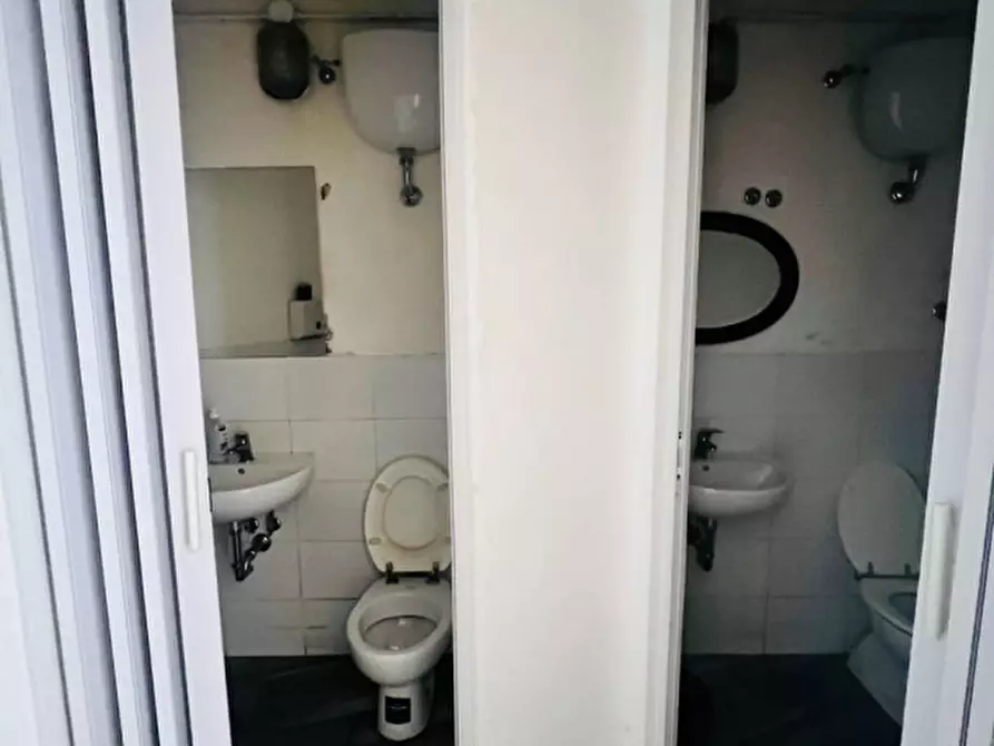 Immagine 11 di Negozio in vendita  in Via di Casalotto Nuovo a Roma