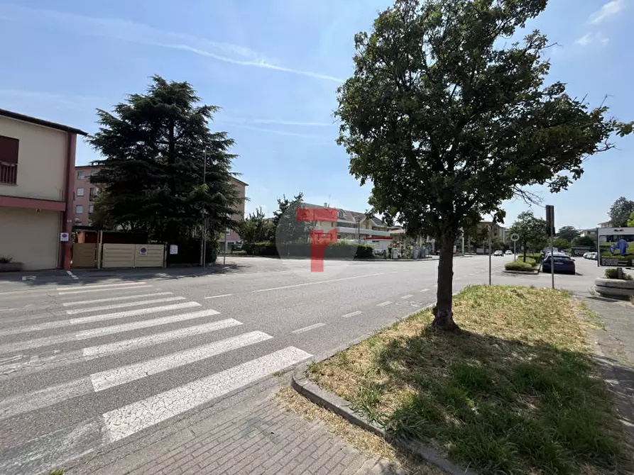 Immagine 3 di Magazzino in vendita  in Via Libero Benedetti a Padova