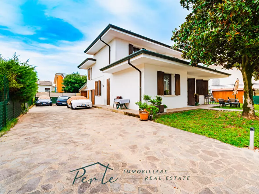 Immagine 40 di Villa in vendita  in Via Bruno Buozzi 24 a Borgo Virgilio