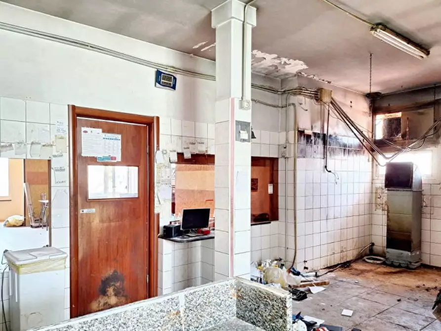 Immagine 12 di Negozio in vendita  in Via Giovanni Pascoli, N. Snc a Baratili San Pietro