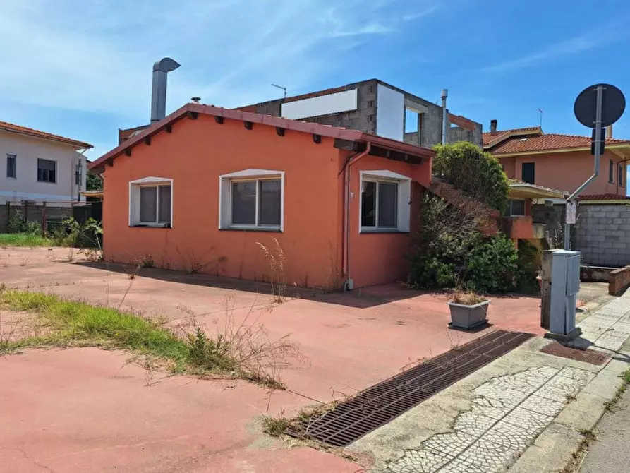 Immagine 15 di Negozio in vendita  in Via Giovanni Pascoli, N. Snc a Baratili San Pietro