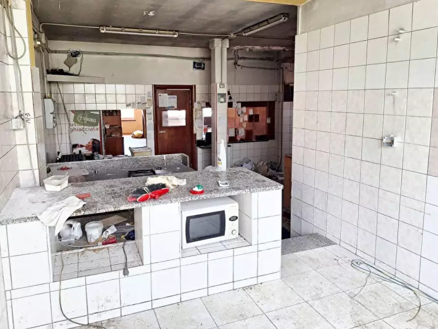 Immagine 17 di Negozio in vendita  in Via Giovanni Pascoli, N. Snc a Baratili San Pietro