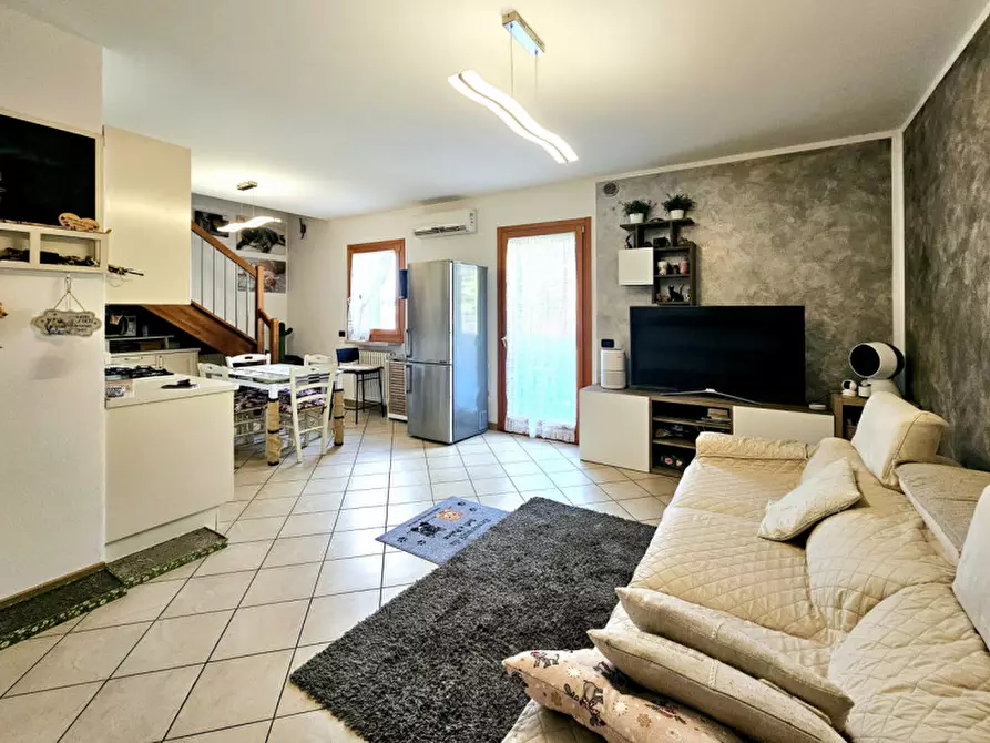 Immagine 1 di Appartamento in vendita  in VIA DESERTO a Este