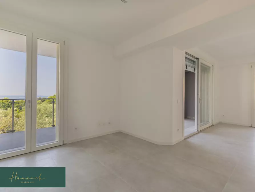 Immagine 13 di Appartamento in vendita  in Via San Colombano a Bardolino